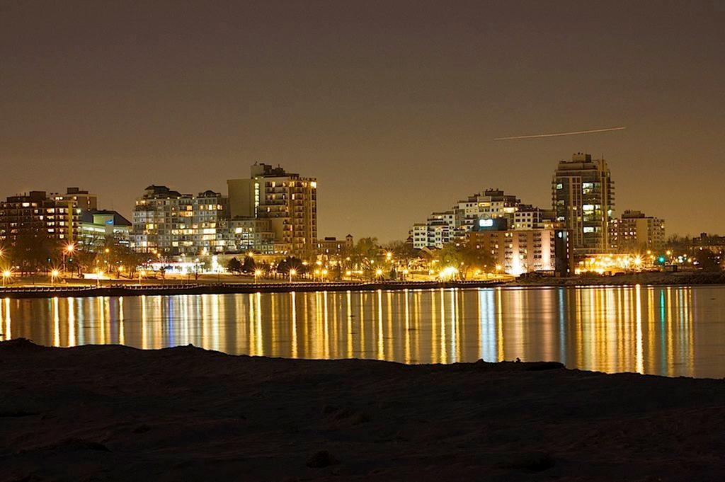 Waterfront Hotel Downtown ברלינגטון מראה חיצוני תמונה